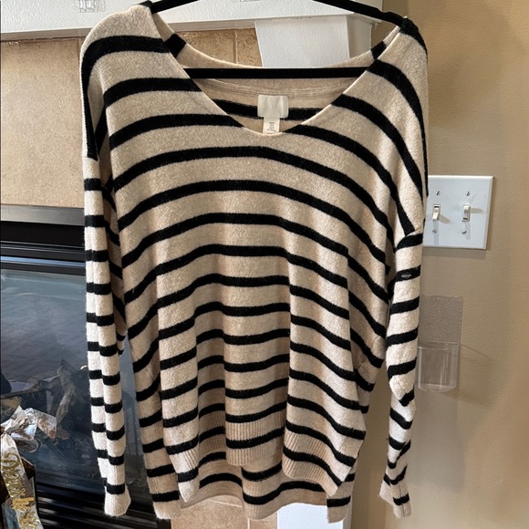 H&M Black and Cream Knit Top - Picture 1 of 4